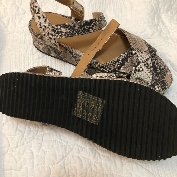 Quipid snakeskin platforms size 7 - Picture 3 of 3